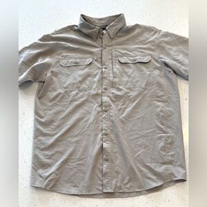 L Patagonia Shirt Men's Large Fishing Outdoors Vented Short Sleeve Tan Shirt